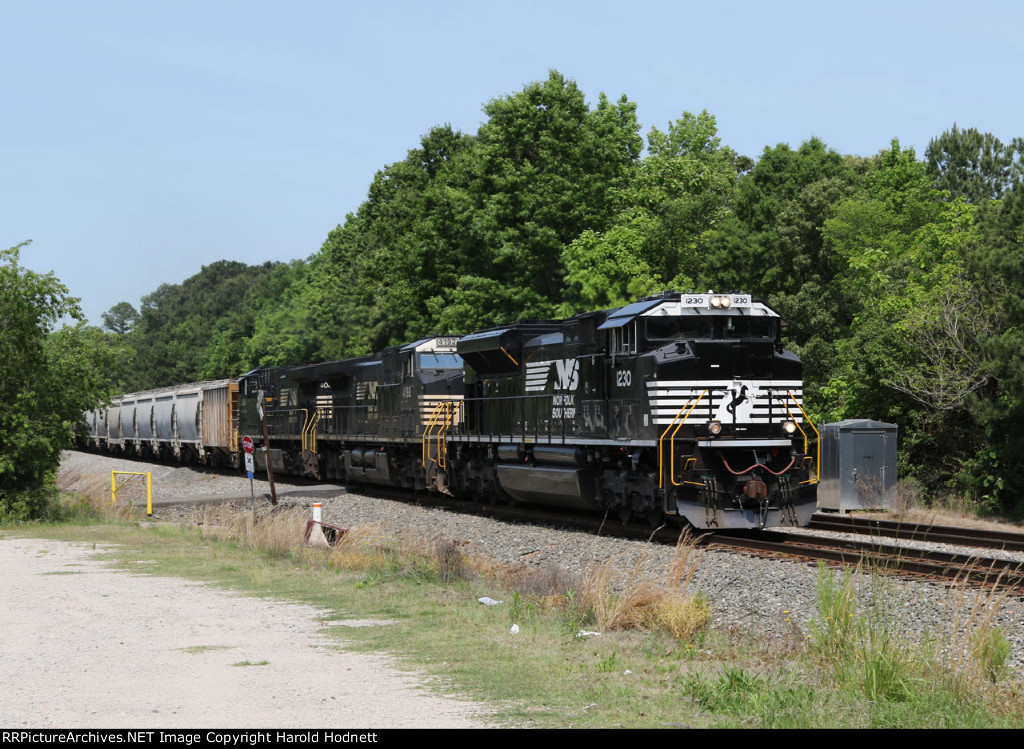NS 1230 leads train 350-18 eastbound